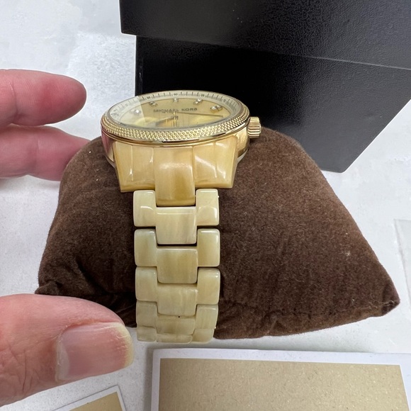 Micheal Kors Gold Watch - Picture 5 of 6